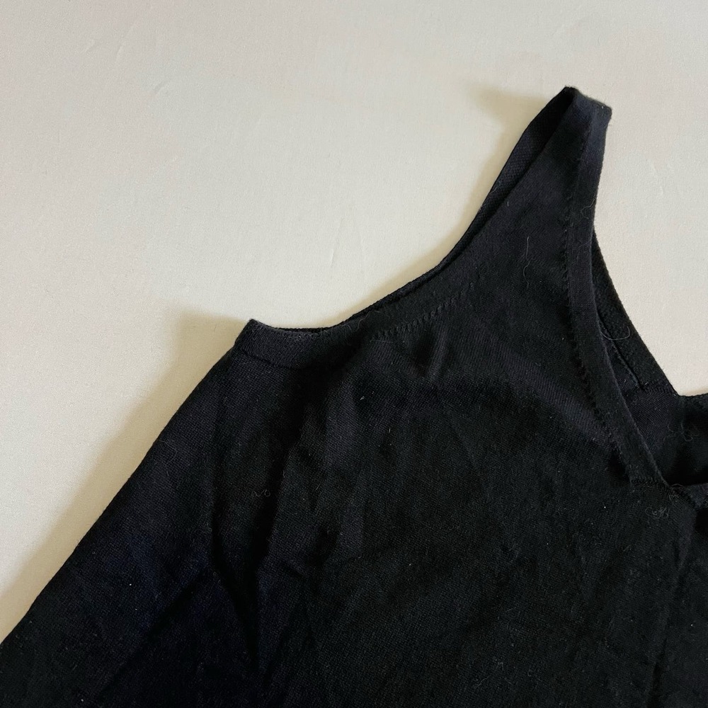 Banana Republic Black v-neck tank top L - Picture 4 of 8